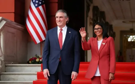 US Interior Chief Burgum Arrives in Caracas for Venezuela Talks
