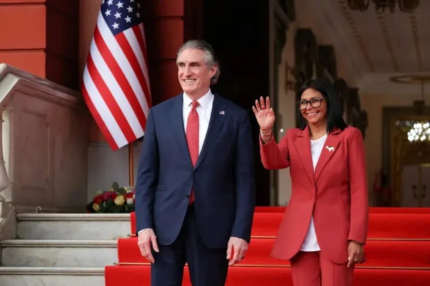 US Interior Chief Burgum Arrives in Caracas for Venezuela Talks